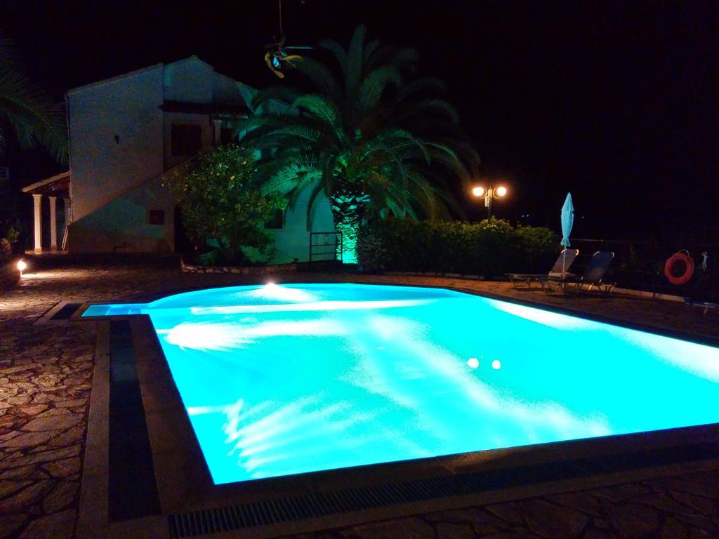 Dionysos Apartments Apraos Pokoj fotografie
